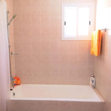 Lägenhet Perfectly Located 2bdr/pool+near Beach+free Wifi *