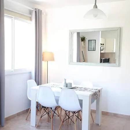 דירה Perfectly Located 2bdr/pool+near Beach+free Wifi *