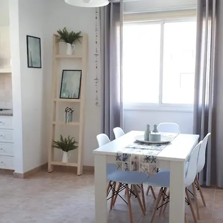 Perfectly Located 2bdr/pool+near Beach+free Wifi *