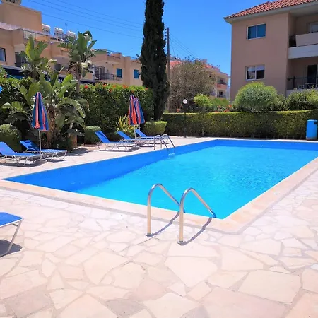 Apartment Perfectly Located 2bdr/pool+near Beach+free Wifi Paphos
