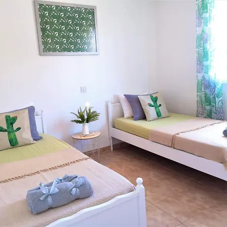 Perfectly Located 2bdr/pool+near Beach+free Wifi * Paphos